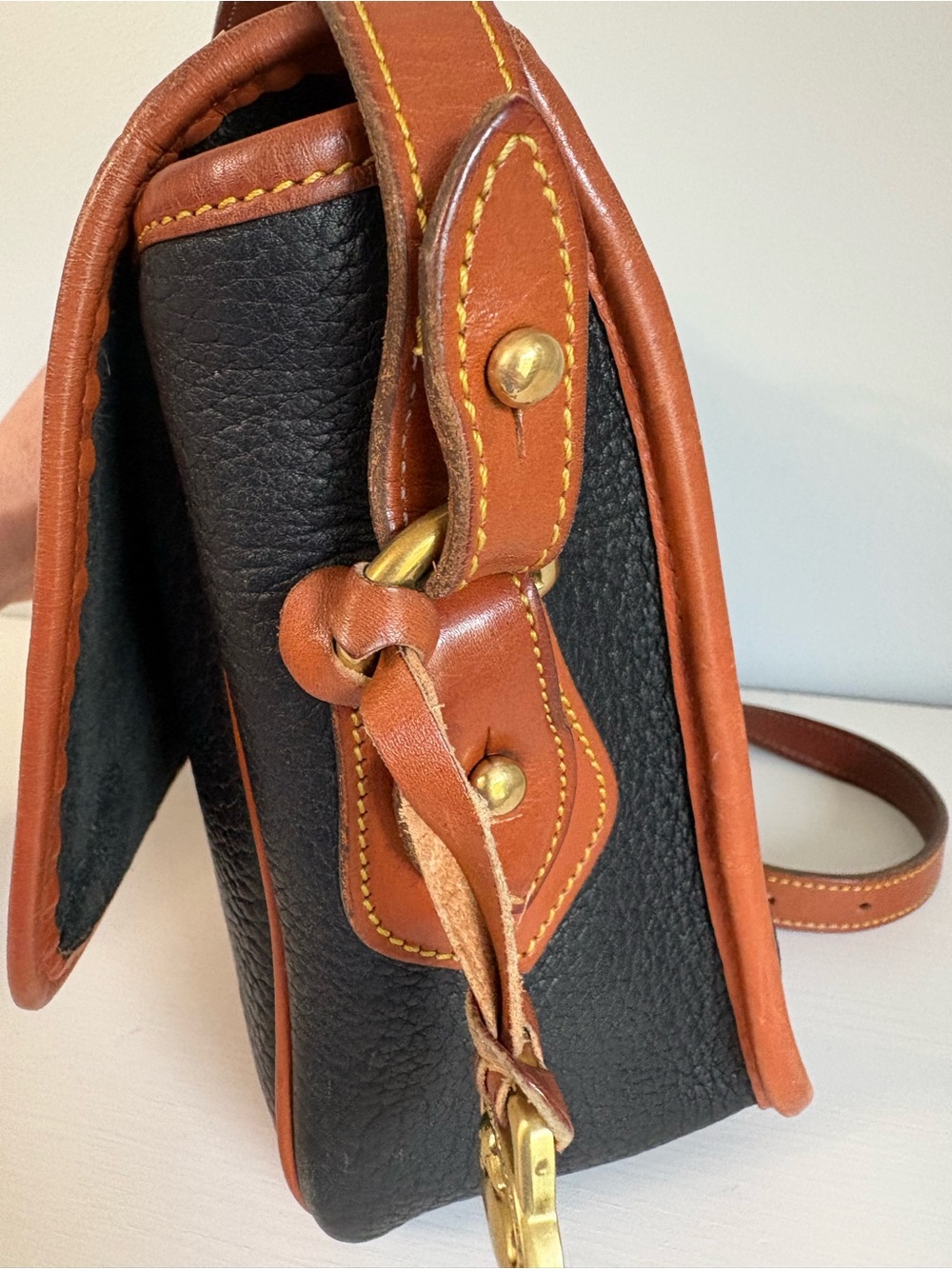 Vintage Dooney & Bourke AWL Leather Carrier Bag Black Tan Crossbody Satchel 90s - Picture 16 of 16